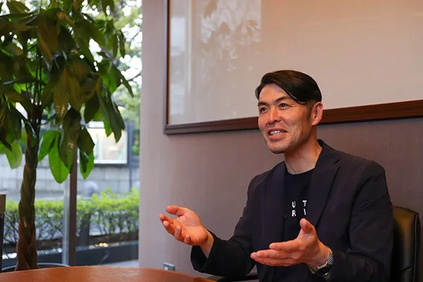 ターゲット全員と同じ方向を向くのは難しい気がしますが、いかがでしょうか?