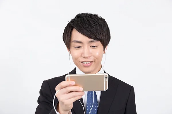 スマホ動画を有効活用、自撮りで発声練習とリハーサル