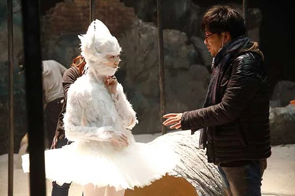 「るろうに剣心」の大友啓史監督がAKB48に送るメッセージMV「僕たちは戦わない」。アイデアから絵作りまでをひも解くインタビュー!