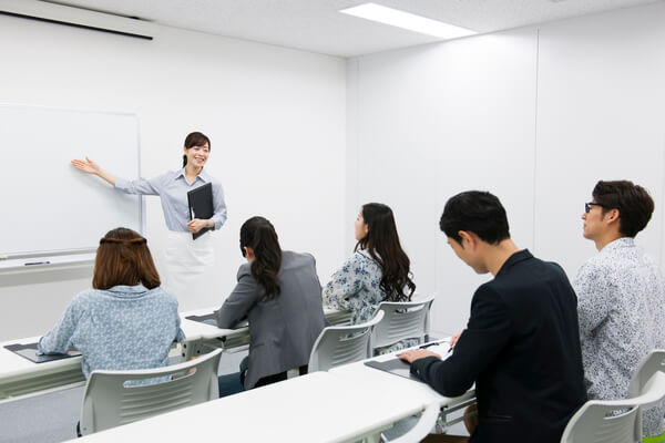 スクールで勉強